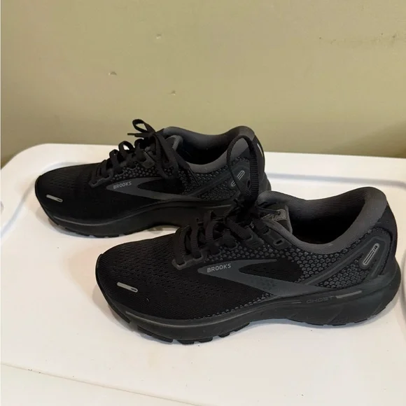 Women’s Brooks Black Athletic Shoes - Picture 2 of 8